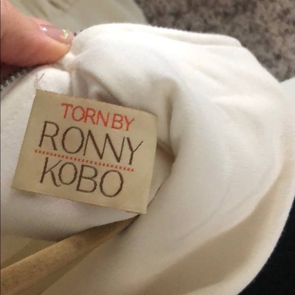 Ronny Kobo cream belle sleeve turtle neck xs - Picture 3 of 4